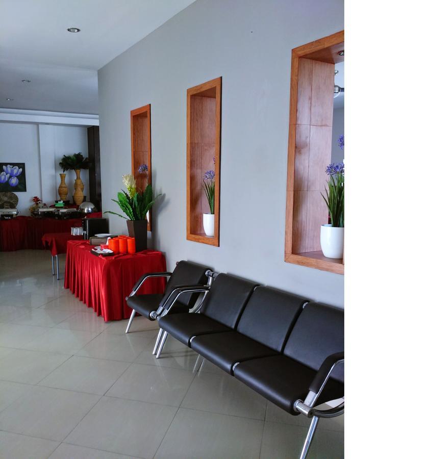 Hotel Transit Пасуруан Екстериор снимка