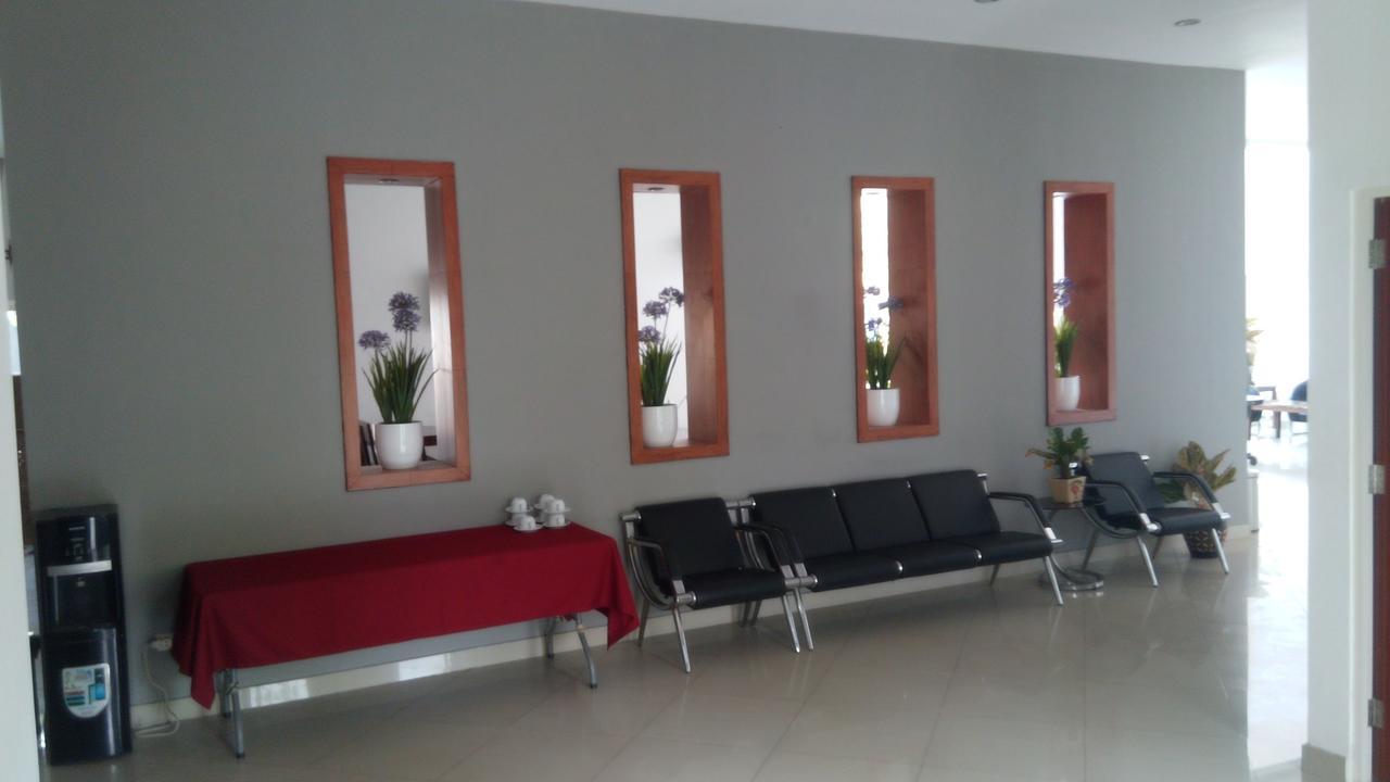 Hotel Transit Пасуруан Екстериор снимка