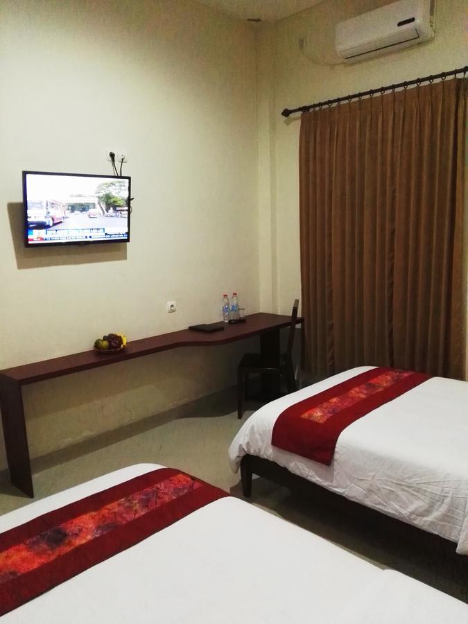 Hotel Transit Пасуруан Екстериор снимка
