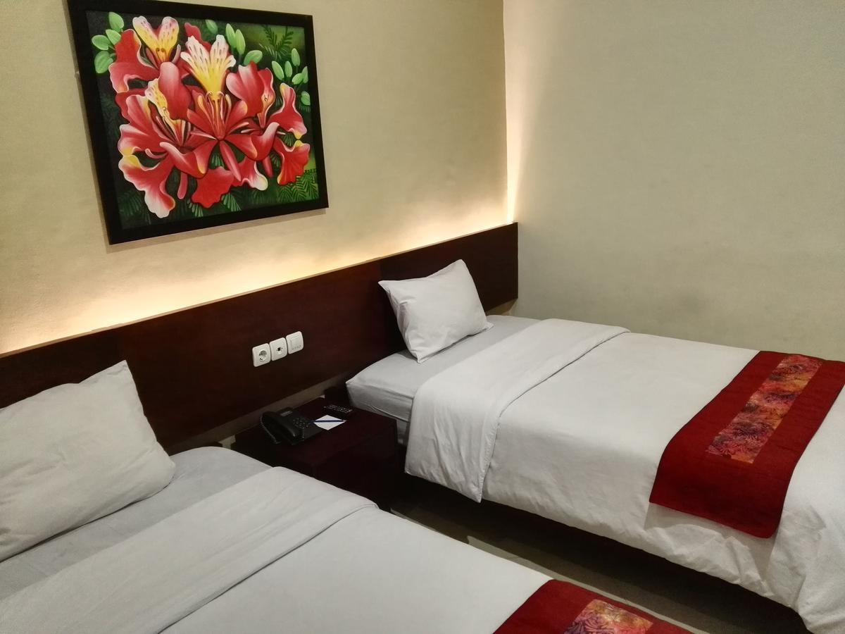 Hotel Transit Пасуруан Екстериор снимка